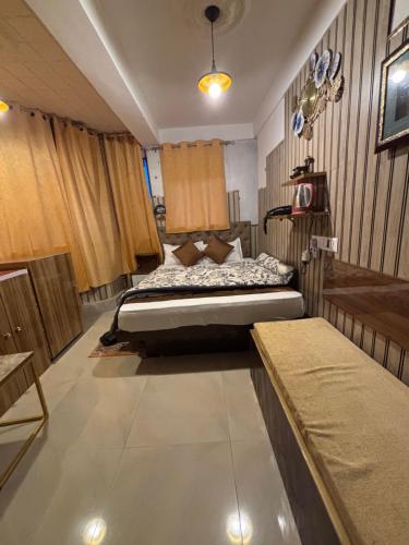 a bedroom with a bed in the middle of a room at Hills Royal Residency in Jālāpahār