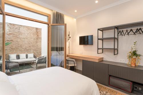 a hotel room with a bed and a desk at Art Experience B&B "Hotel Boutique" in Vinaròs