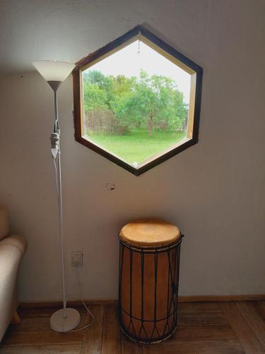 a window in a room with a stool and a lamp at Casa de descanso, disfrute y naturaleza in Aiguá