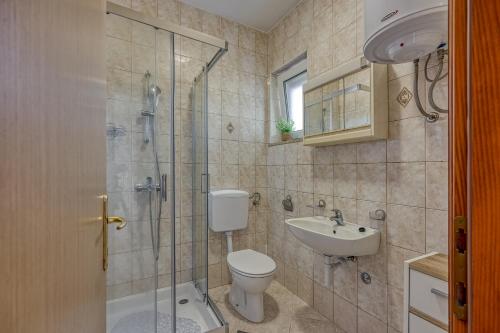 Ένα μπάνιο στο Manuela