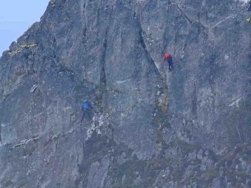 Pemandangan gunung umum atau pemandangan gunung yang diambil dari rumah percutian