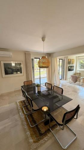 Retro Chic 1 BR 1 Min to Sea