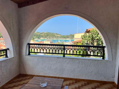 an arched window with a view of a balcony at ERIDA Accommodation in Lákka