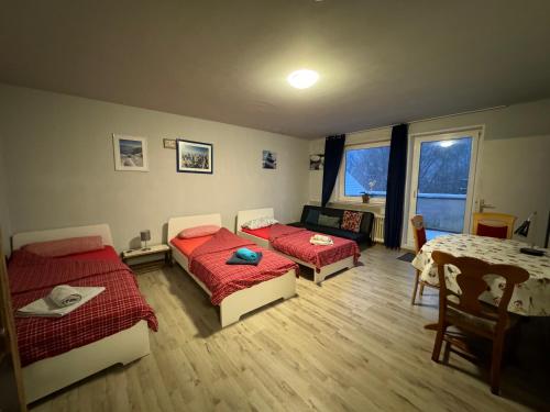 Posezení v ubytování Solinger Wohnung mit Balkon