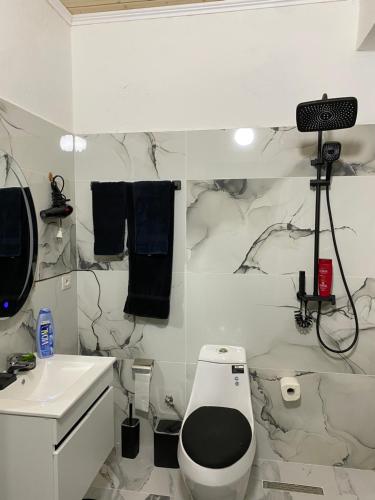 Un baño de Artists Guest House