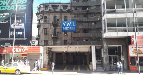 ein Gebäude mit einem Wii-Überwachungsschild davor in der Unterkunft Departamento Centrico Cordoba in Cordoba