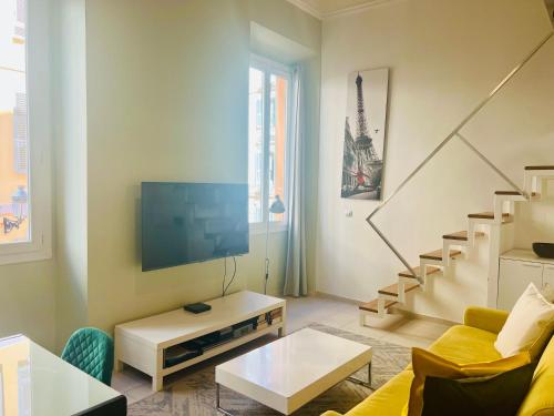 Old Town prime, 1 min beach & massena square, central nice
