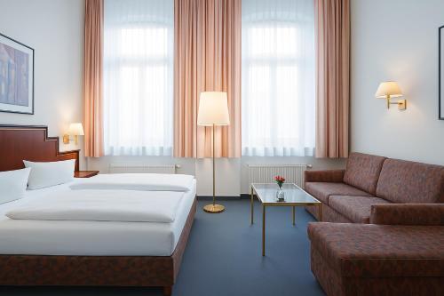 Postel nebo postele na pokoji v ubytování Hotel Villa Kipping am Hauptbahnhof