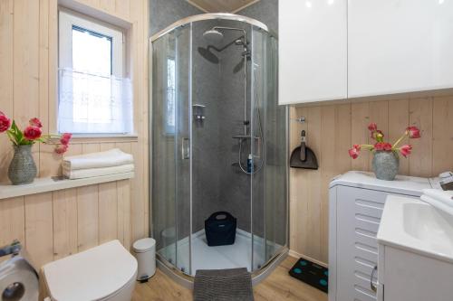 Koupelna v ubytování Apartament nad jeziorem Strykowskim