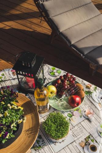 a table topped with plates of fruit and vegetables at Apartament nad jeziorem Strykowskim in Sapowice