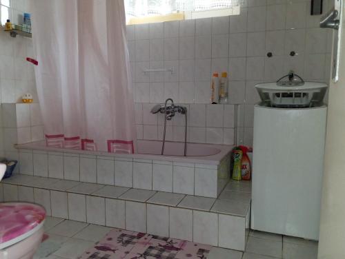 Un baño de Gabi apartman