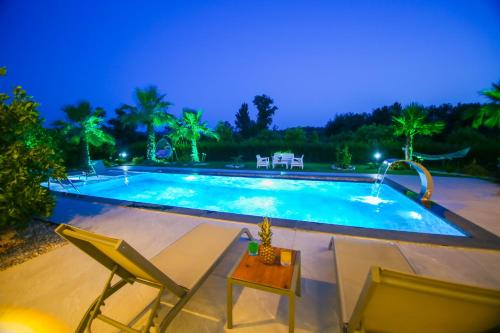 Swimmingpoolen hos eller tæt på EGE Villaları