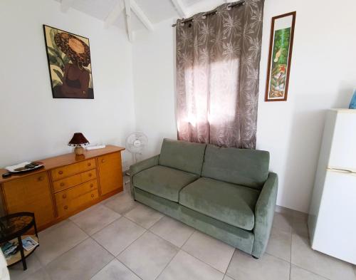 Posezení v ubytování Kaz a Klemence Gite creole avec piscine et table dhotes a Anse Bertrand