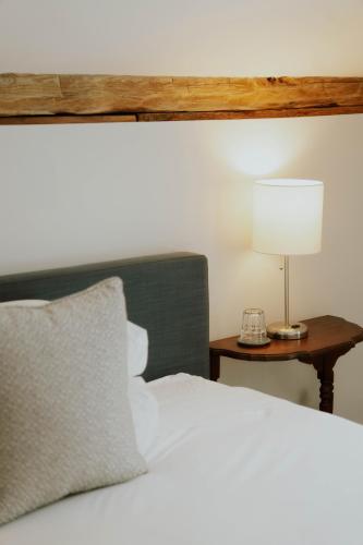 Katil atau katil-katil dalam bilik di South Landing Inn