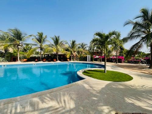 Piscina a Keur Twins o a prop