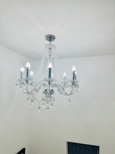 Luxury 5BR Stay With City Access photo 16