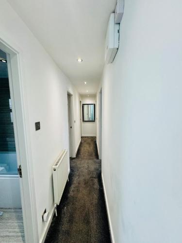 Luxury 5BR Stay With City Access photo 26