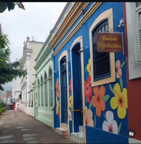 a blue building with flowers painted on the side of it at Pousada Casa do Peregrino in Pesqueira