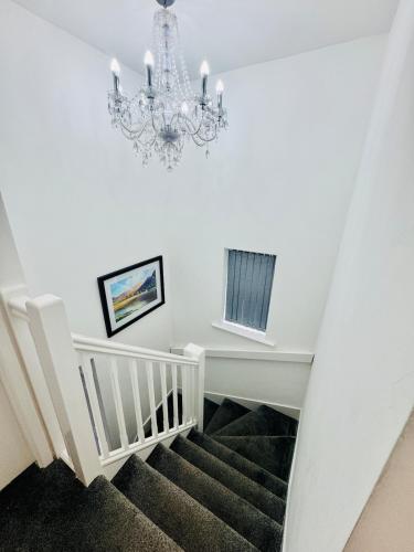 Luxury 5BR Stay With City Access photo 34