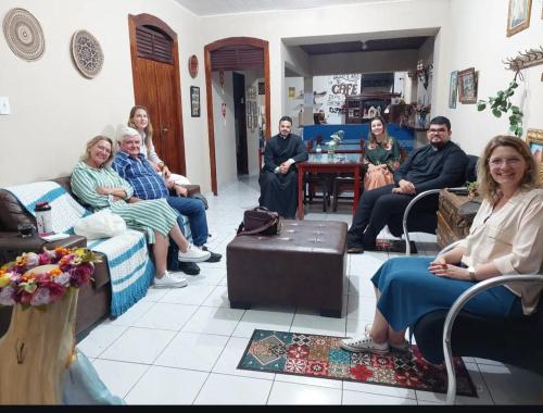 a group of people sitting in a room at Pousada Casa do Peregrino in Pesqueira