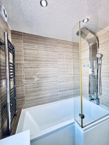 Luxury 5BR Stay With City Access photo 49