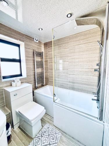 Luxury 5BR Stay With City Access photo 51