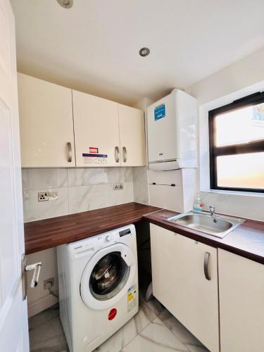 Luxury 5BR Stay With City Access photo 52