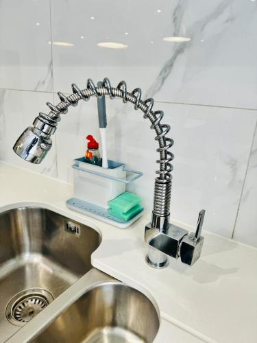 Luxury 5BR Stay With City Access photo 56