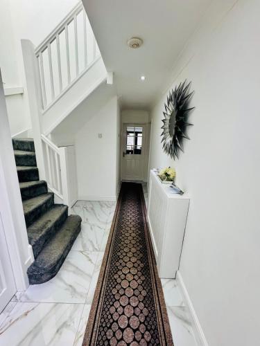 Luxury 5BR Stay With City Access photo 57