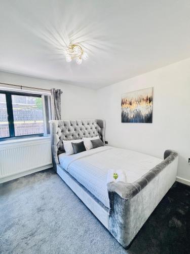 Luxury 5BR Stay With City Access photo 64