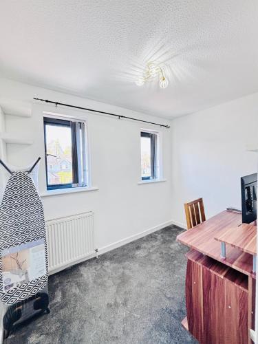 Luxury 5BR Stay With City Access photo 84