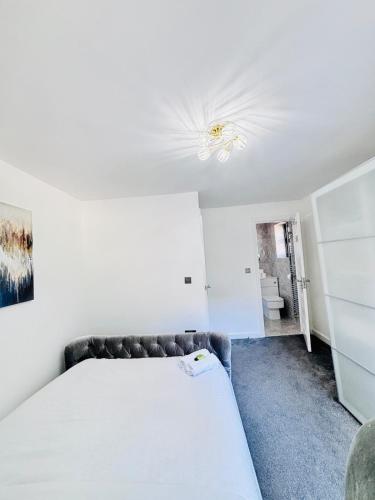Luxury 5BR Stay With City Access photo 88
