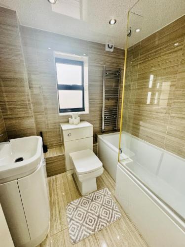 Luxury 5BR Stay With City Access photo 95