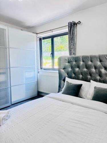 Luxury 5BR Stay With City Access photo 101