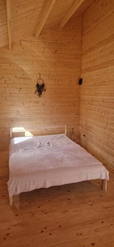 Postel nebo postele na pokoji v ubytování Bobry Zagajnik