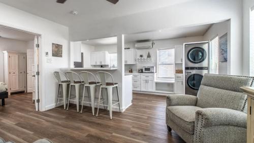 Køkken eller tekøkken på Dual Suites - Ocean Dr