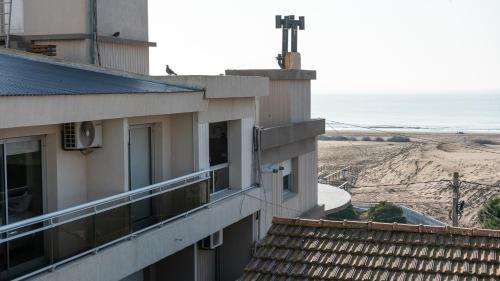 a building with a view of the beach at Altair Hotel in San Clemente del Tuyú