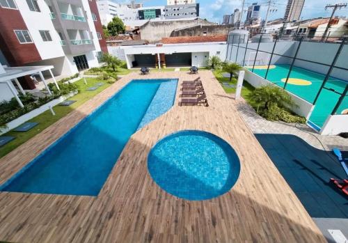 Hồ bơi trong/gần Apartamento Confortável e Espaçoso em Condomínio Familiar, 2 Quartos com 1 suíte e Lazer de Clube