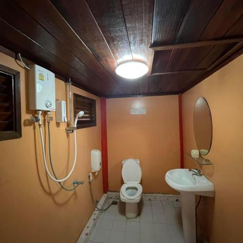 a bathroom with a shower and a toilet and a sink at Healing House Holistic Farm Stay in Ban Wet