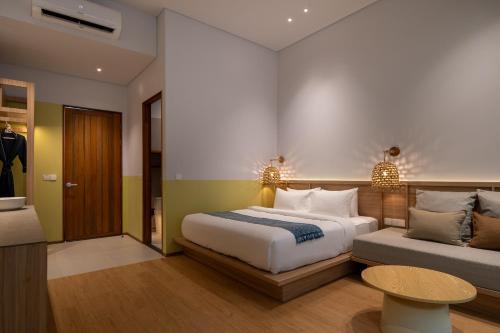 a hotel room with a bed and a couch at Ozone Cave in Thong Nai Pan Noi