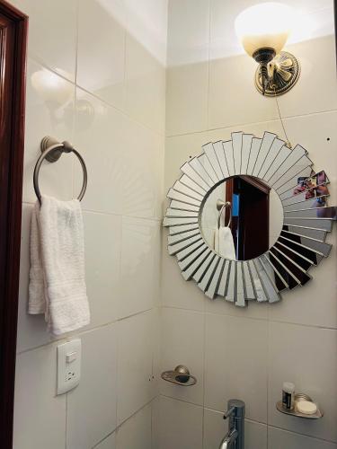 a bathroom with a mirror and a towel at Hostería Casa Marquez in León