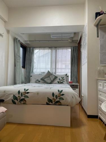 新宿安靜の家-A quiet home in Shinjuku - a 26 square meter double bed room that feels like home