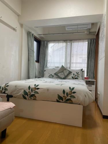新宿安靜の家-A quiet home in Shinjuku - a 26 square meter double bed room that feels like home