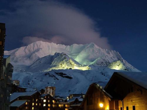 Confort moderne à Val Thorens – 5 pers, skis aux pieds, quartier calme