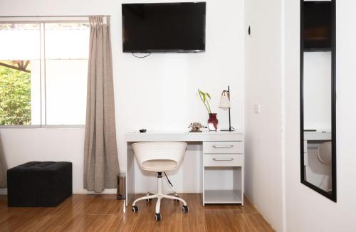 a white desk with a white chair in a room at Chaikoni Lodge in Pucallpa