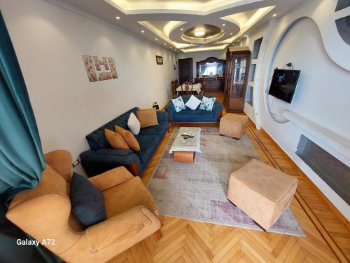 شقة 165م vip عالبحر ميامى د7