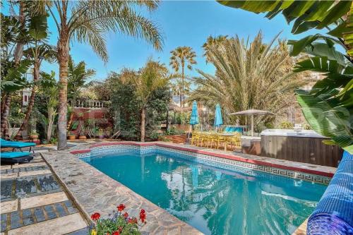 Majestic Villa by the Beach Heated Private Pool & Jacuzzi