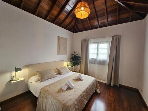 a bedroom with a large bed with towels on it at Casona IROKO in La Costa