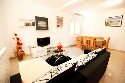 Фотография из галереи Apartments Baron в Свети-Стефане