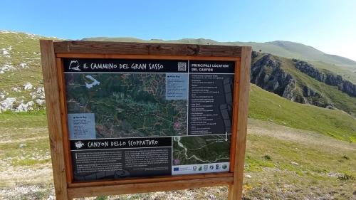 a sign at the top of a mountain at Amelia Sweet Home - Farindola in Farindola